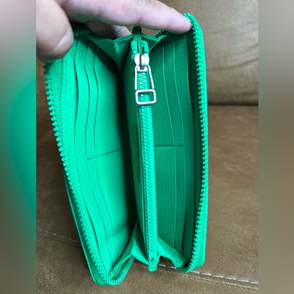 BOTTEGA VENETA Intreccio Rubber Silicone Zip Around Long Wallet - Picture 5 of 15